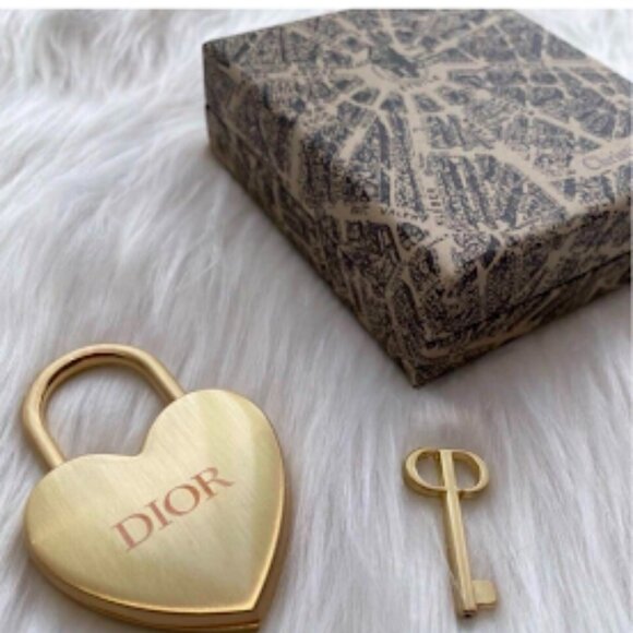 Christian Dior Heart Lock & Key Set~ LOVE~ Gold~ IN BOX~ Pink Letters (AA25) - Picture 1 of 8